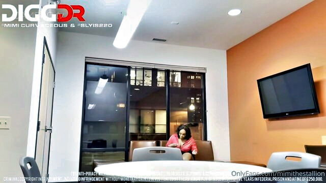 mimi curvaceous - mimis curves at work