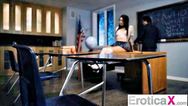 Robby Echo, Nina Nieves - college girl spanking cock Erotica X