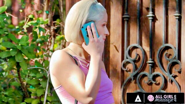 Goldie Glock - stepmom happy end massage All Girl Massage