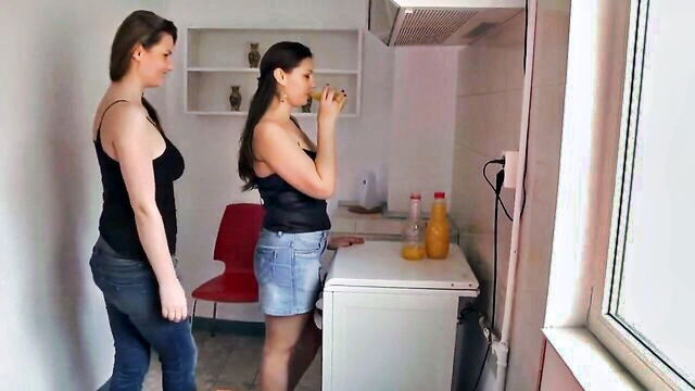 masturbate, lesbian kissing, kissing - italian kiss kissing scene