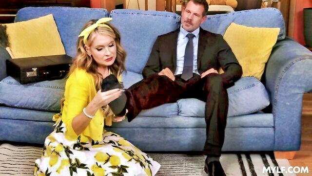 cock sucking brunette nylon