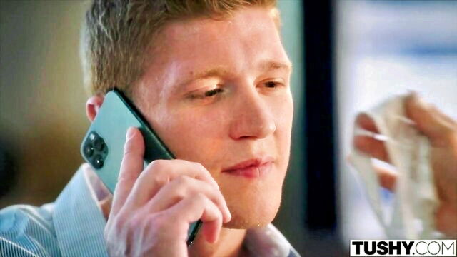 Oliver Flynn, Vanessa Sky - vanessa seduces coworker tushy