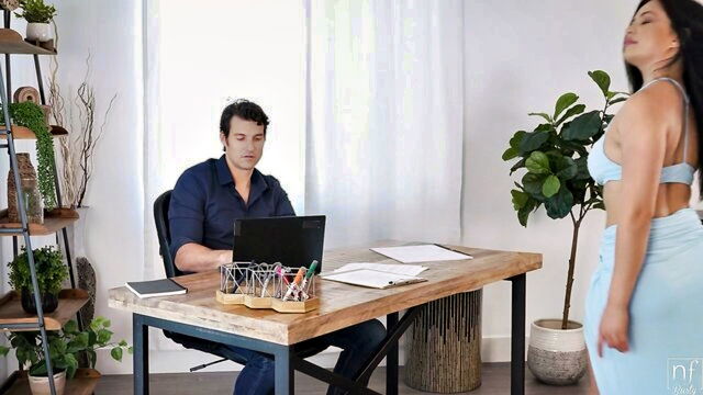 scarlett alexis - scarlett alexis busty scene