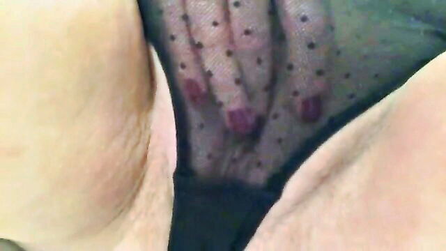 chubby, cunt, close-ups - granny rubs her muff by herself