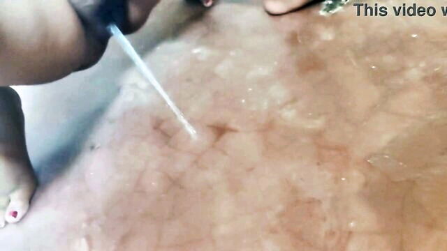 big ass, piss, lesbian - indian bhabhi public piss