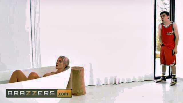 miss sally - stepmom jordi peeks sally