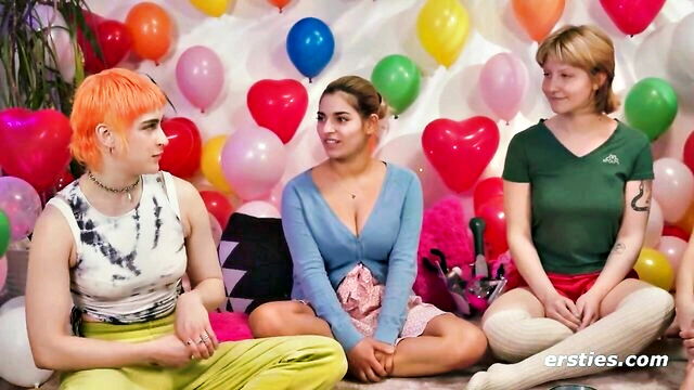 german hottie toes her girl