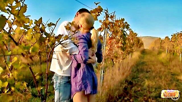 Marry Queen - pornstar couple enjoys public sex in nature   marry queen