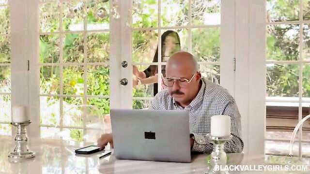 aaliyah hadid - aaliyah hadid hairy pussy