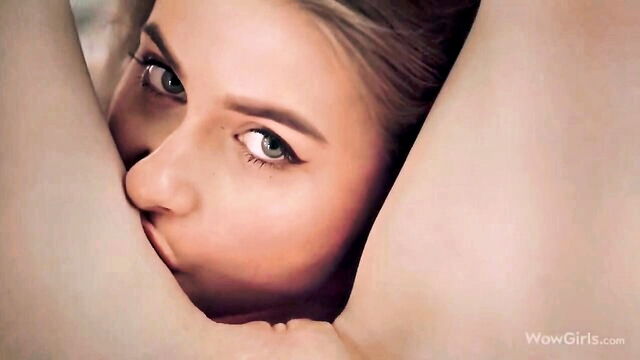 leonie mia - lesbian pussy licking pussy