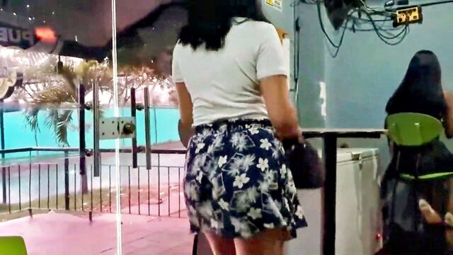 boobs, amateur, hot - martinasmith exposes herself in public