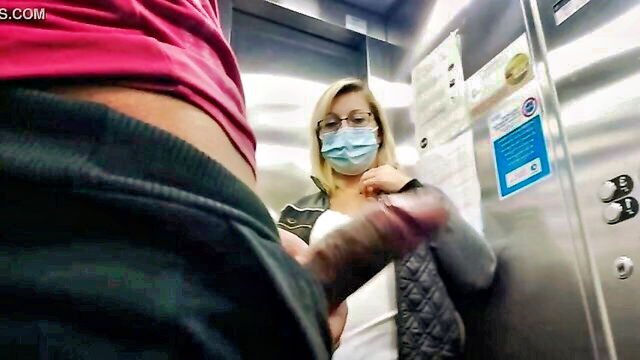 couplehotfr3869 - hotel elevator flash amateur