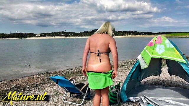 beths hairy pussy showing in bikini