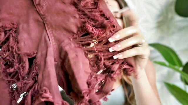 shorts haul with athletic chick