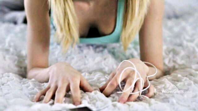 Goldie Baby - throatpie tiny teen