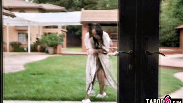 august skye - spider bite transforms milftitle