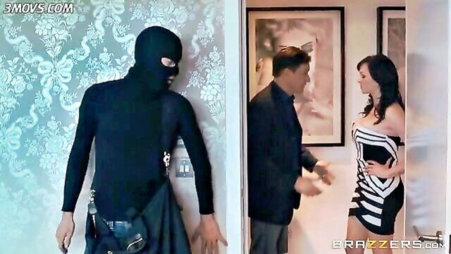 jasmine james gets burger