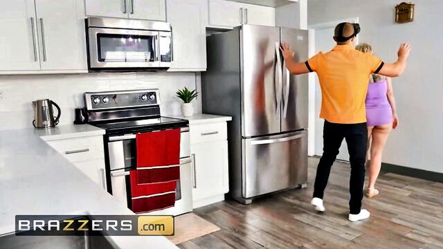 dee williams fucks unattended boner : Brazzers