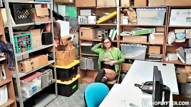 dakota rain - cop releases cooch instead of arrest