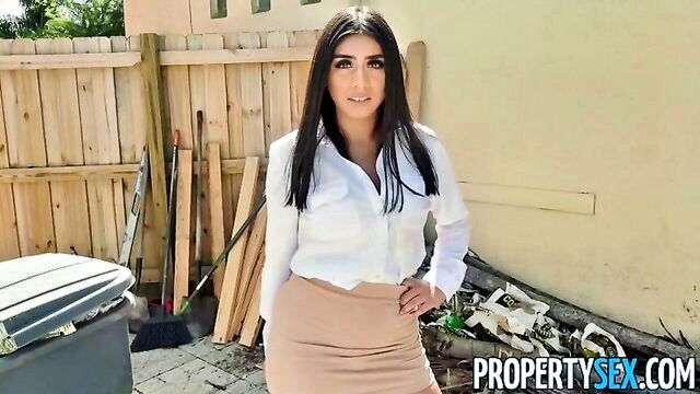 realtor agent big boobs