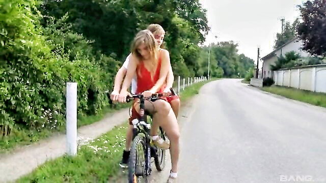 girlfriend ass video