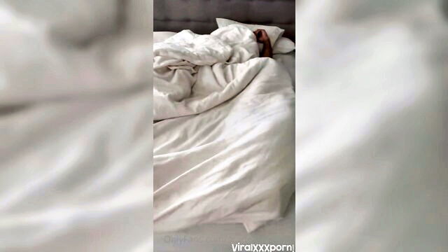 scarlettkissesxo - scarlettkissesxo morning wood