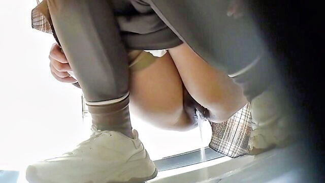 chinese girls, toilet voyeur, girls pissing - voyeur pee chinese girls