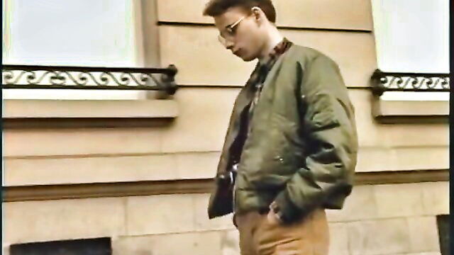 jeune, vintage, public outside - young hairstylist fucks handsome blond