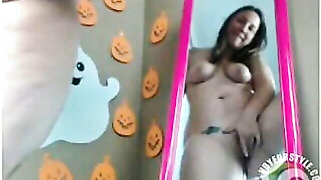 fat, cutie, ass - fat girl rubs her pussy