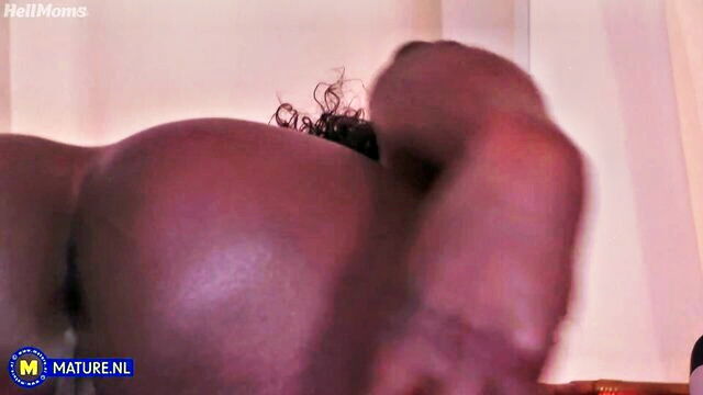 ebony, mature, solo girl - mature woman vibrator xxx