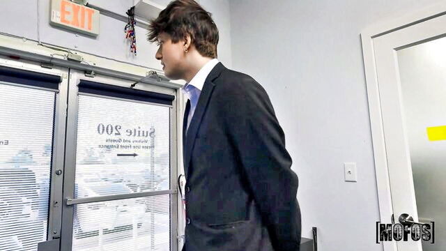 lola pearl, amber maddie - office threesome with lola pearl