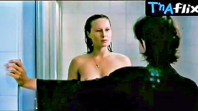 julie marboeufs passionate encounter in the tub : oda_will