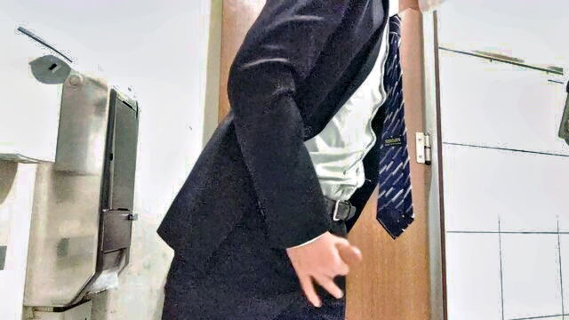 gay オナニー, スーツ, リーマン - suited man toilet masturbation