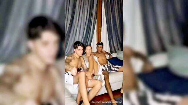 onlyfanser, esibizionista, bionda - italian threesome fa la troia