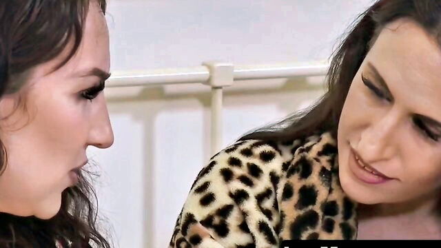 effie snow - mature kitty kat fucks naive efie snow