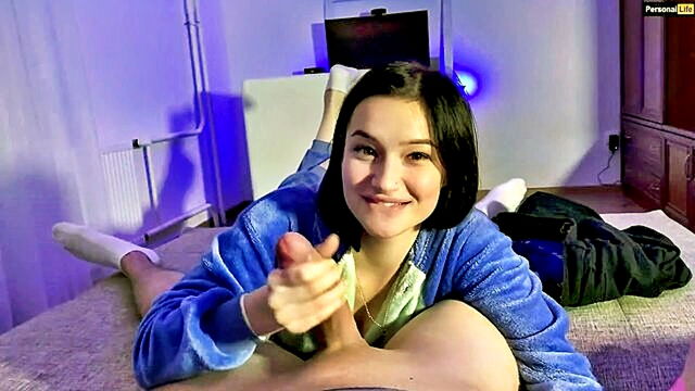 olivia moore gives a homemade blowjob and masturbation in russian video : Olivia Moore