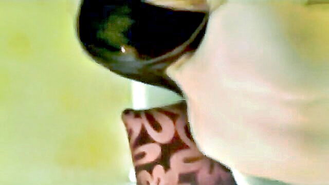 admire the beauty of a tall slim and captivating chinese amateur : nannie45