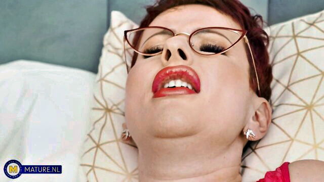 nikki nuttz, lisa pinelli - sensual lingerie action