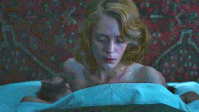 stacy martin - stacy martin lesbo kiss