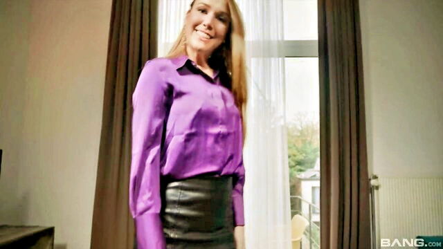 Alexis Crystal - black cock amateur in stockings