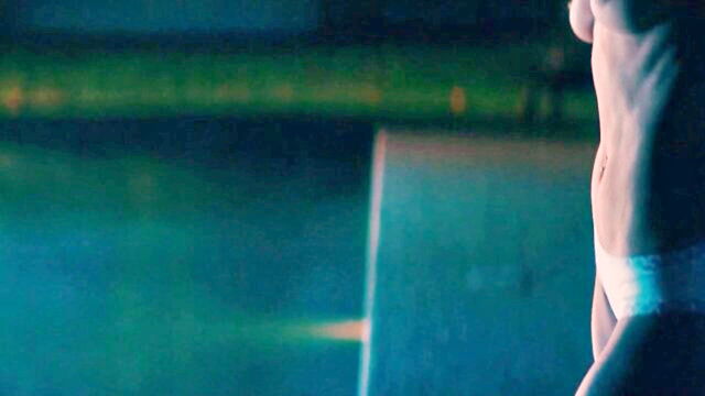 nicky whelan - nicky whelans tits in movies