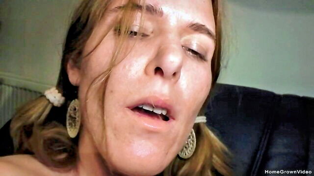 milf blonde makes lesbian love : Homegrown Video
