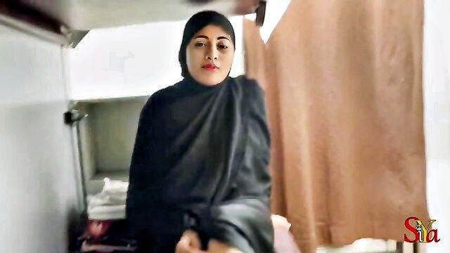 desi muslim bhabhi train fuck