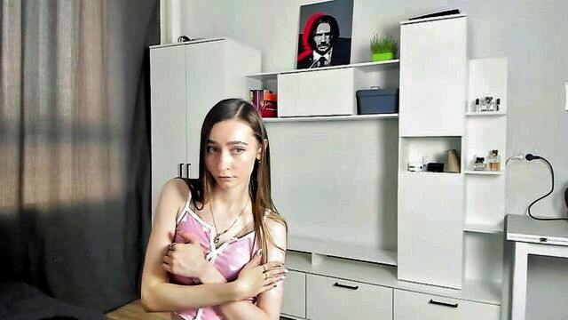 skinnycamslut chaturbate live show