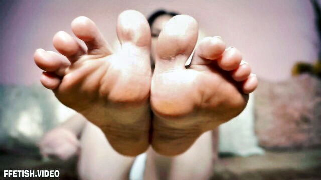 goddess fiona - foot slave joii