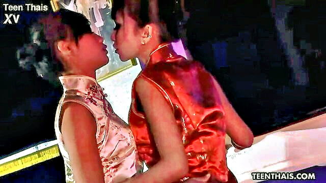 Mintra - thai lesbian vibrator Teen Thais