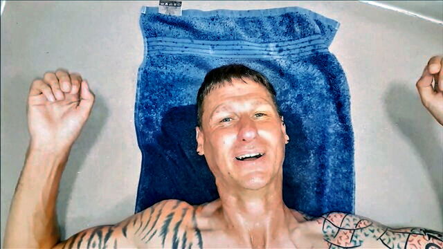 fetish sex, pissing, goldenshower - piss shower fun