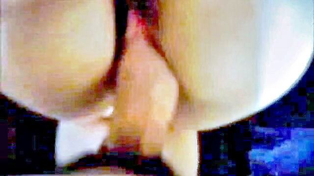 amateur webcam show features woman with round butt giving blowjob in doggy style : amateurlov
