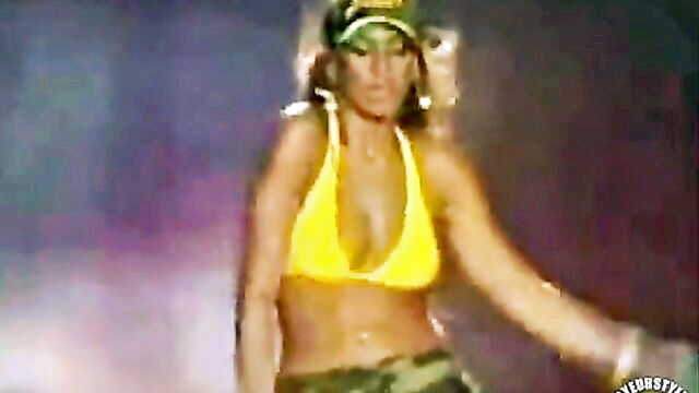 famous, superb, singer - erotic massage with famous singer