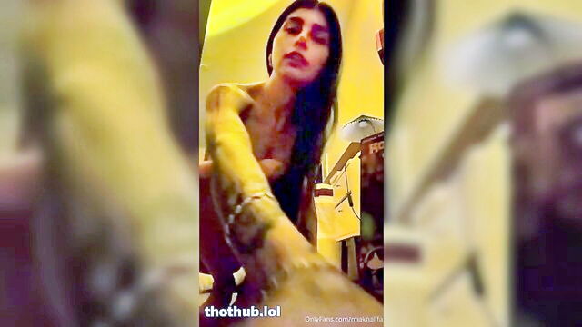 mia, video leaked, mia khalifa - mia khalifa reading video